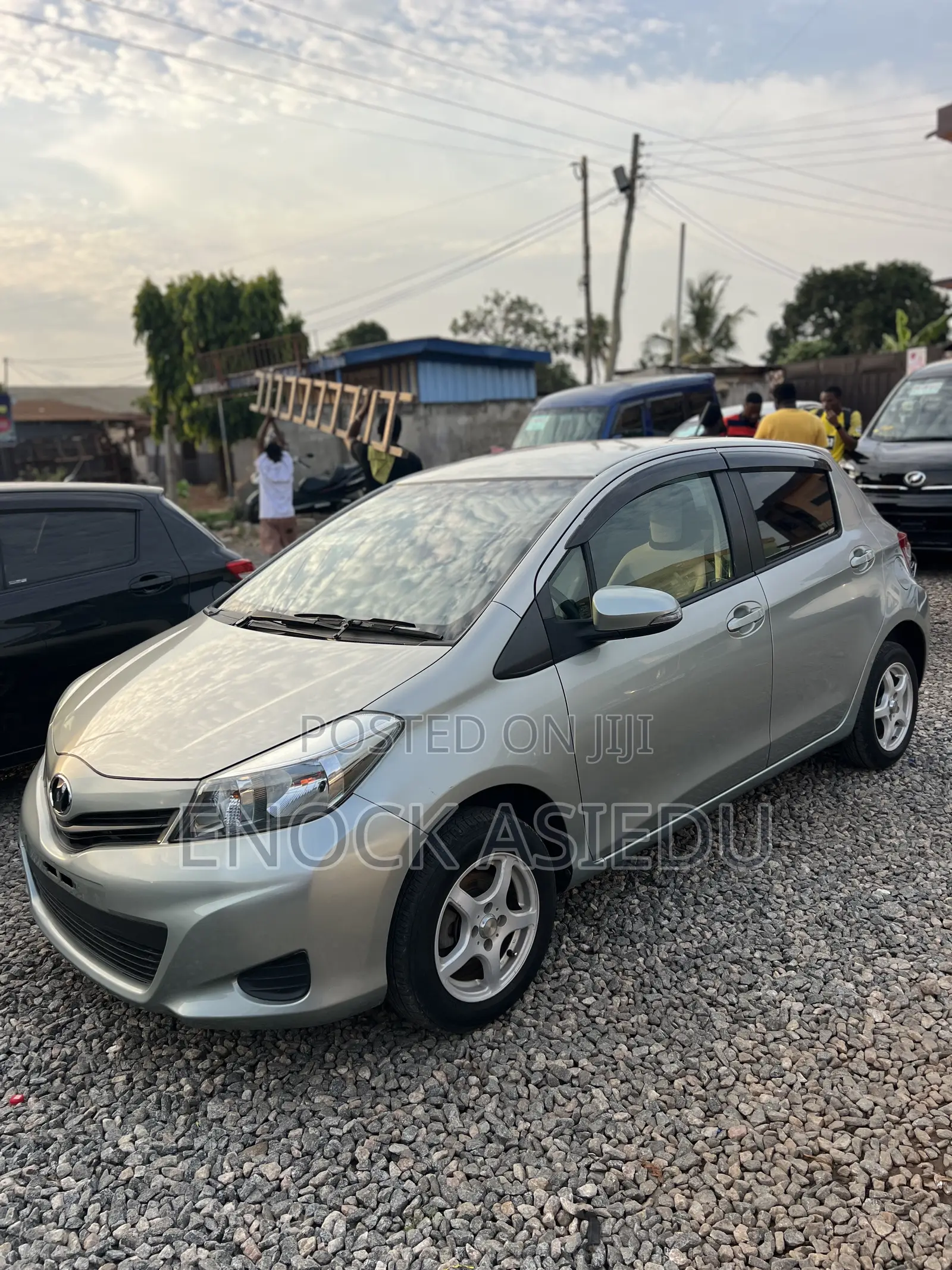 Toyota Vitz 1.3 AWD 5dr 2013 Silver