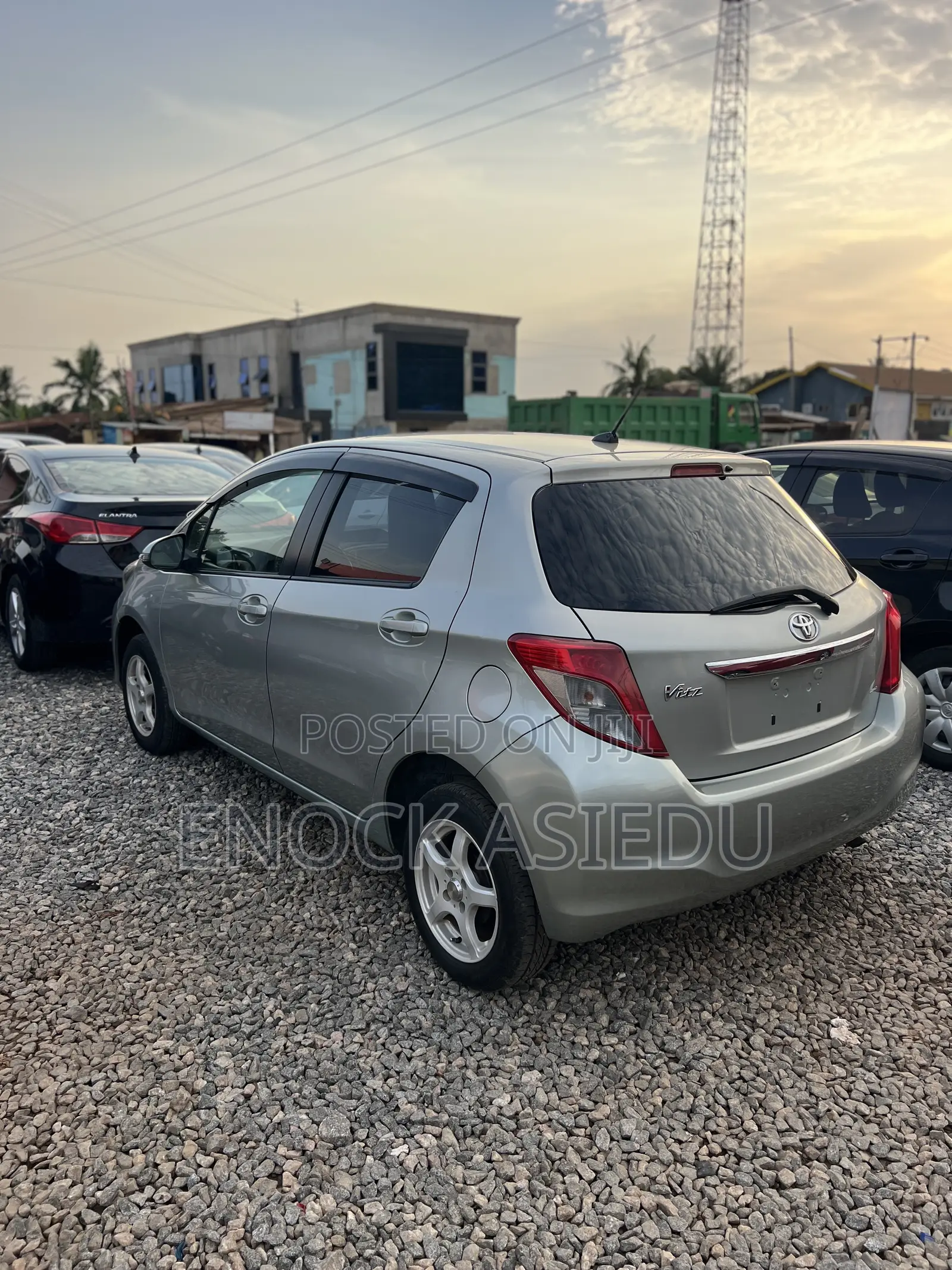 Toyota Vitz 1.3 AWD 5dr 2013 Silver