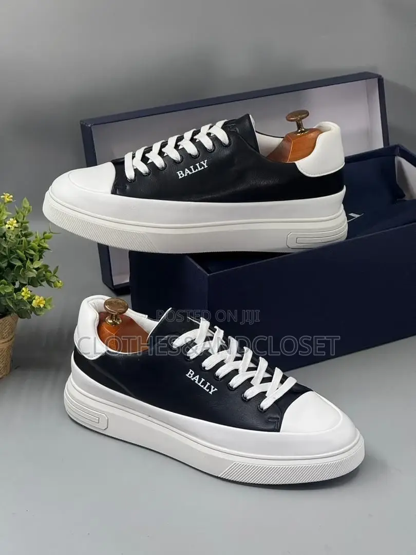 Classic Urban Lace-Up Casual Sneakers