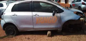 Toyota Vitz 2010 Silver