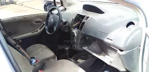 Toyota Vitz 2010 Silver