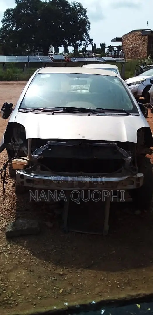 Toyota Vitz 2010 Silver