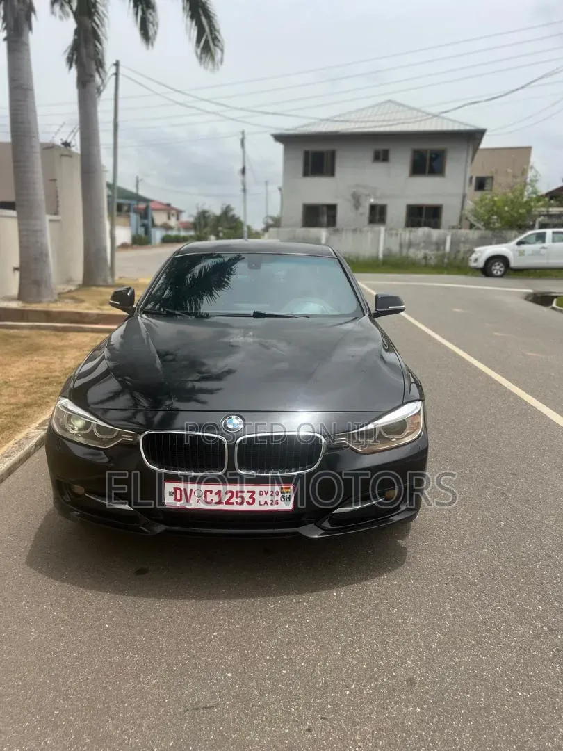 BMW 320i Sedan RWD 2013 Black