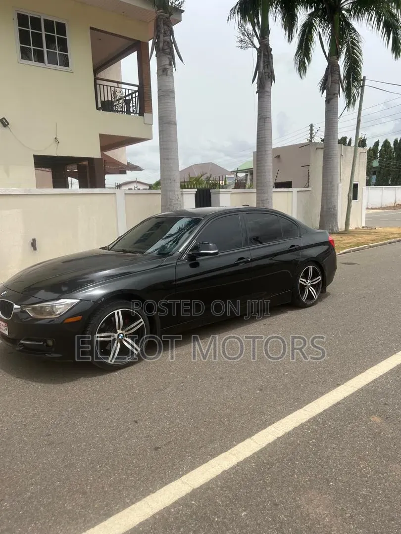 BMW 320i Sedan RWD 2013 Black