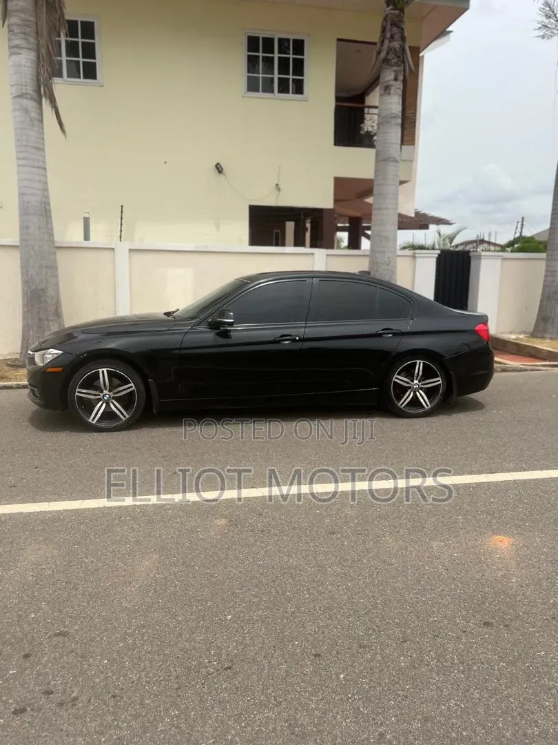 BMW 320i Sedan RWD 2013 Black