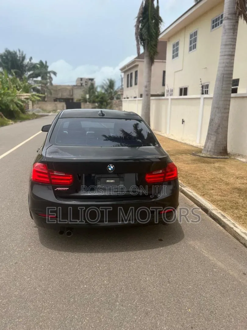 BMW 320i Sedan RWD 2013 Black