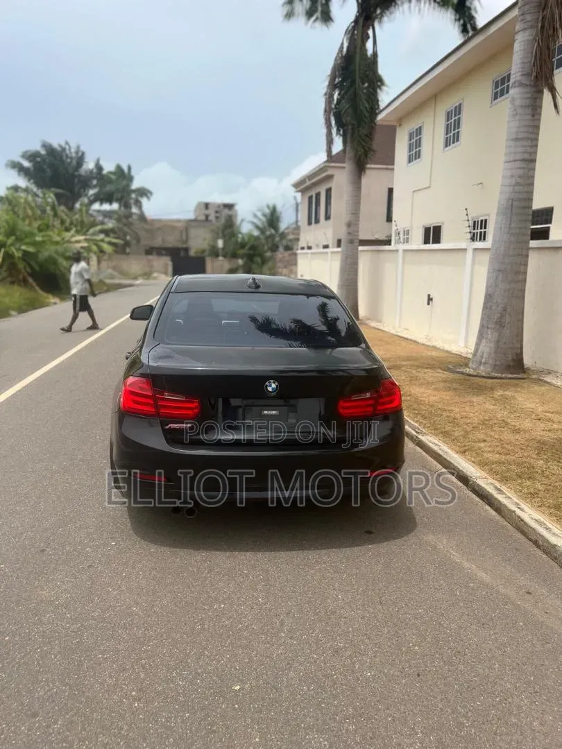 BMW 320i Sedan RWD 2013 Black