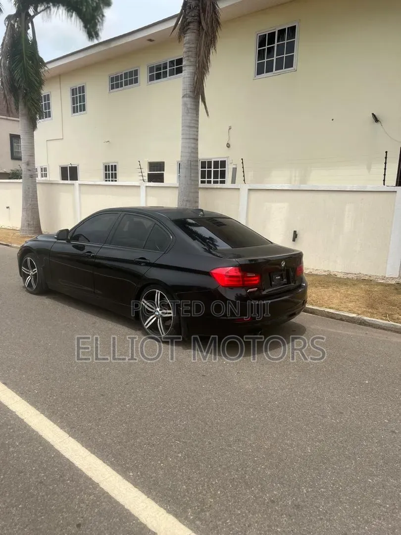 BMW 320i Sedan RWD 2013 Black