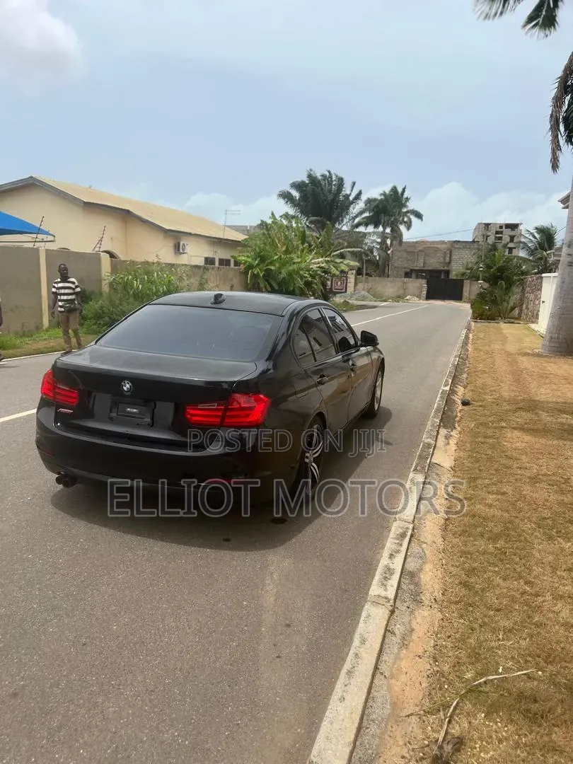 BMW 320i Sedan RWD 2013 Black
