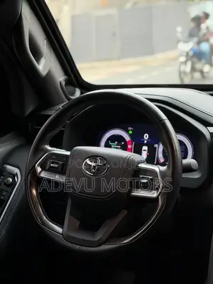Toyota Land Cruiser LC300 2025 Black