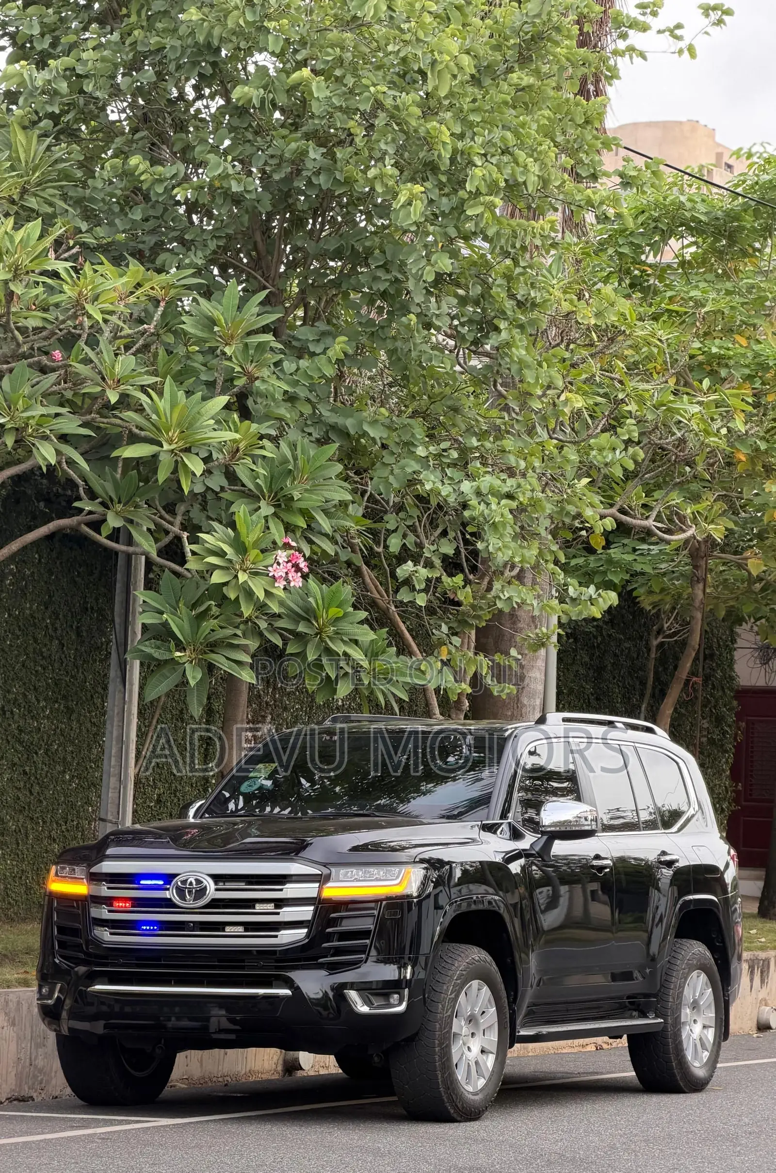 Toyota Land Cruiser LC300 2025 Black