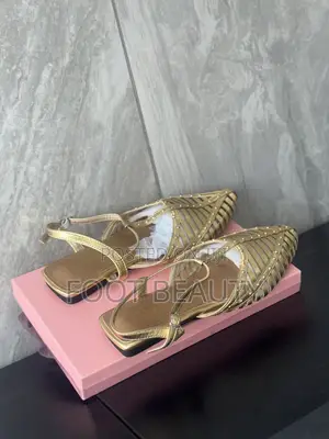 Elegant Closed Toe Leather Sandals. Unisex