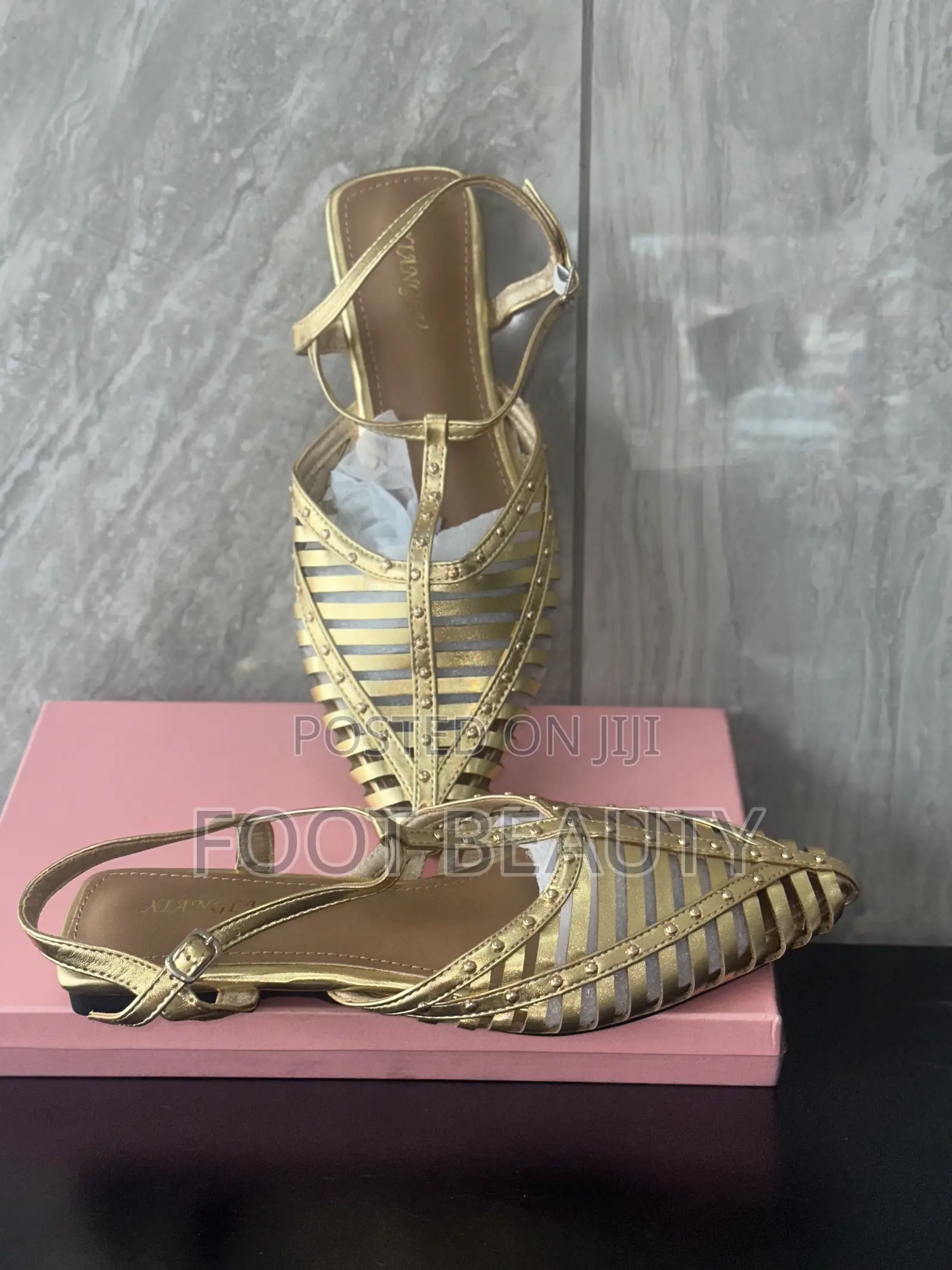 Elegant Closed Toe Leather Sandals. Unisex