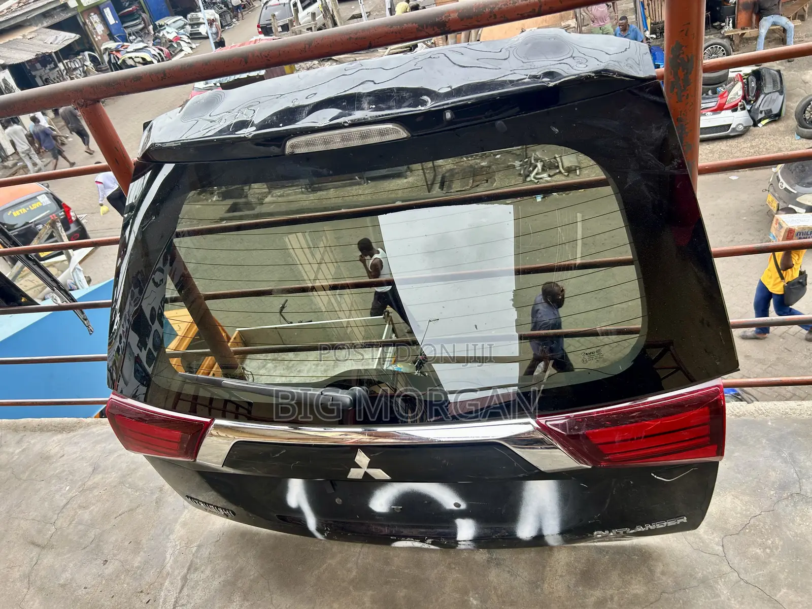 Mitsubishi Outlander 2017 Booth