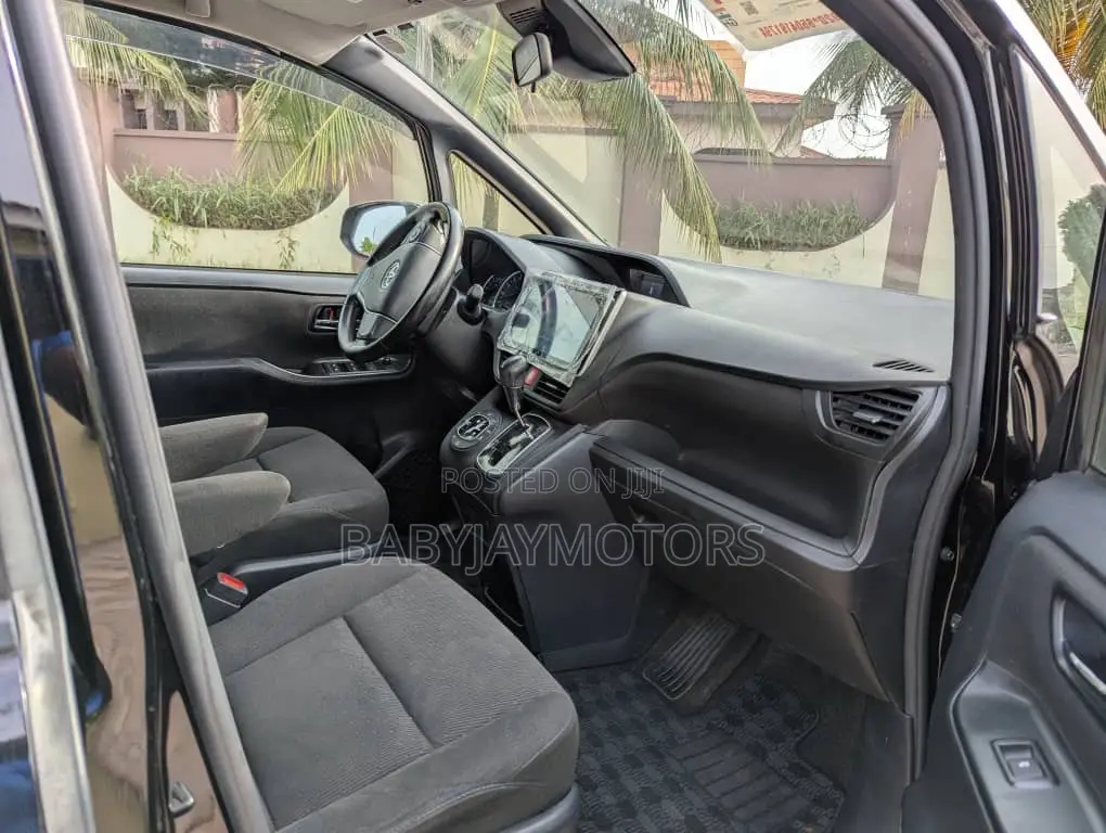 Toyota Voxy 2016 Black