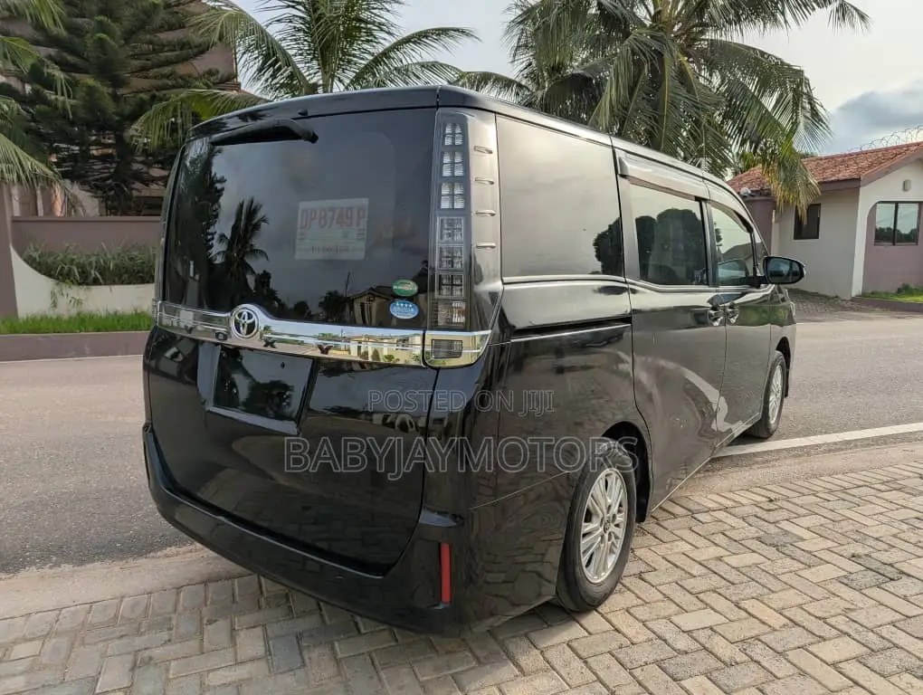 Toyota Voxy 2016 Black