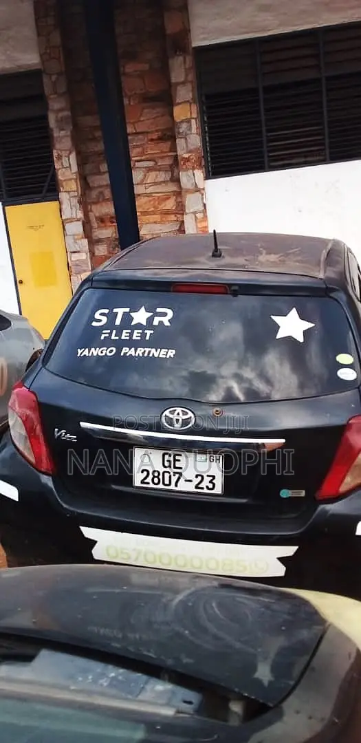 Toyota Vitz 2010 Black