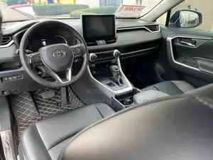 Toyota RAV4 XLE Premium 2022 Gold