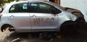 Toyota Vitz 2010 Silver