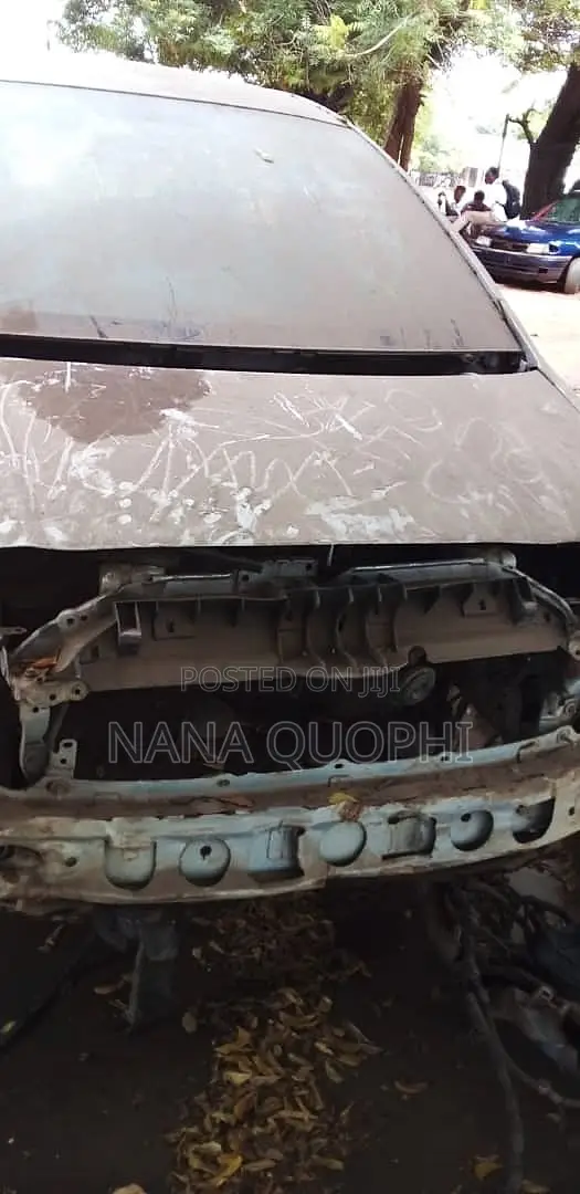 Toyota Vitz 2010 Silver