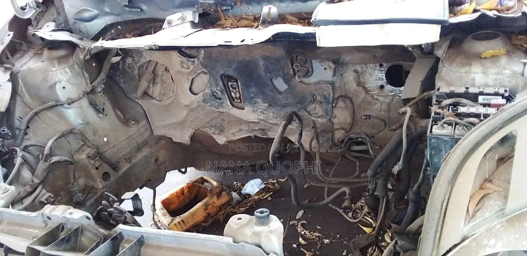 Toyota Vitz 2010 Silver