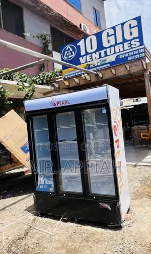 Lovely Design Pearl 950l 3 Door Electric Display/Beverages Cooler.