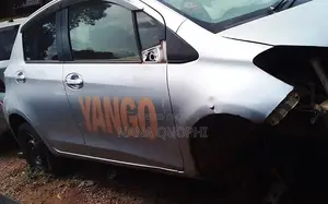 Toyota Vitz 2012 Silver