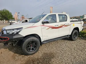 Toyota Hilux Revo Double Cab Deisel 2.4 AWD 2021 White
