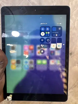 Apple iPad 9.7 128 GB Gray
