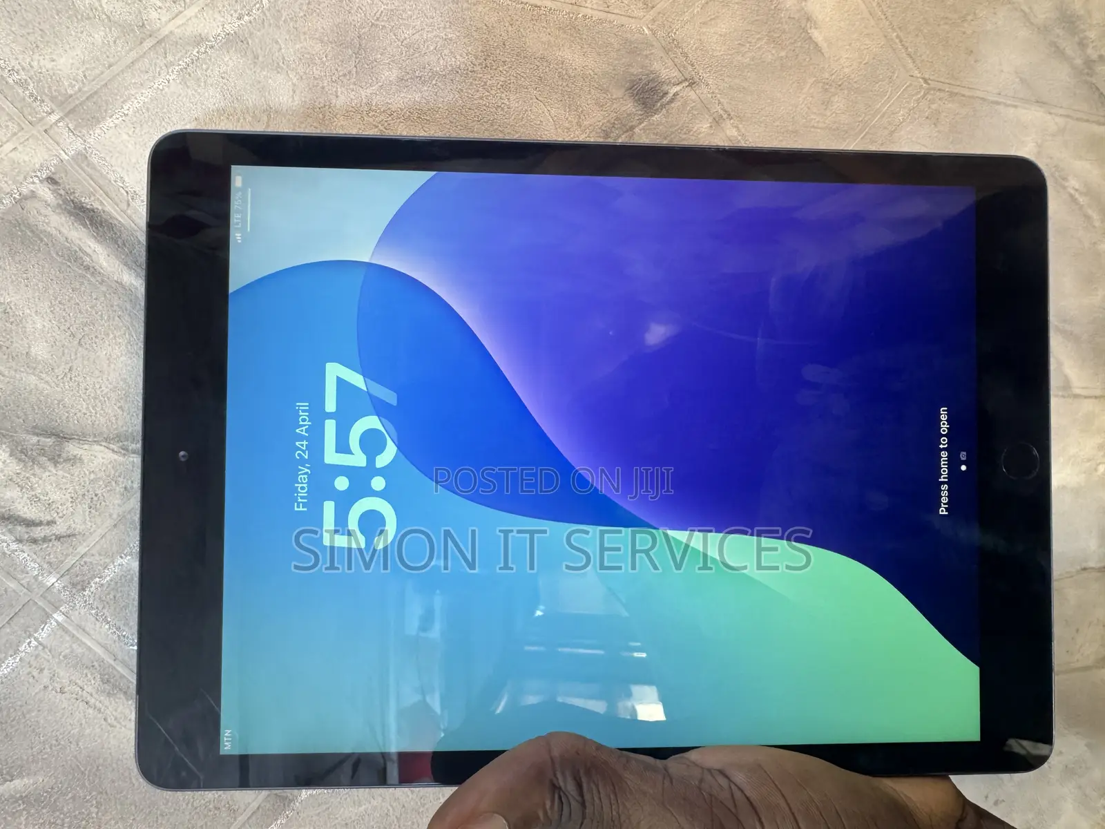 Apple iPad 9.7 128 GB Gray