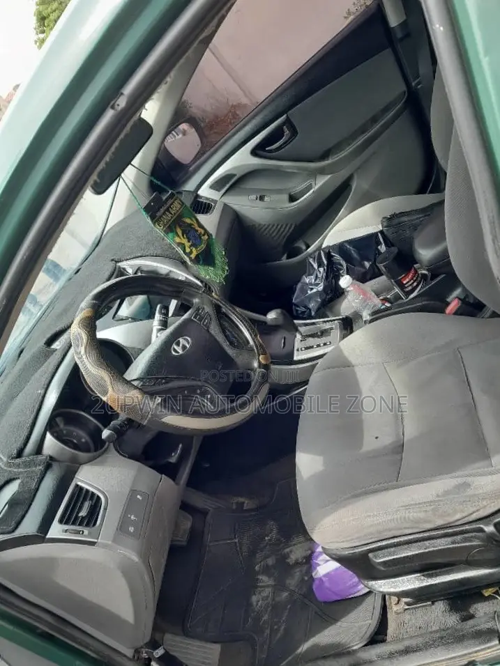 Hyundai Elantra 2012 Green