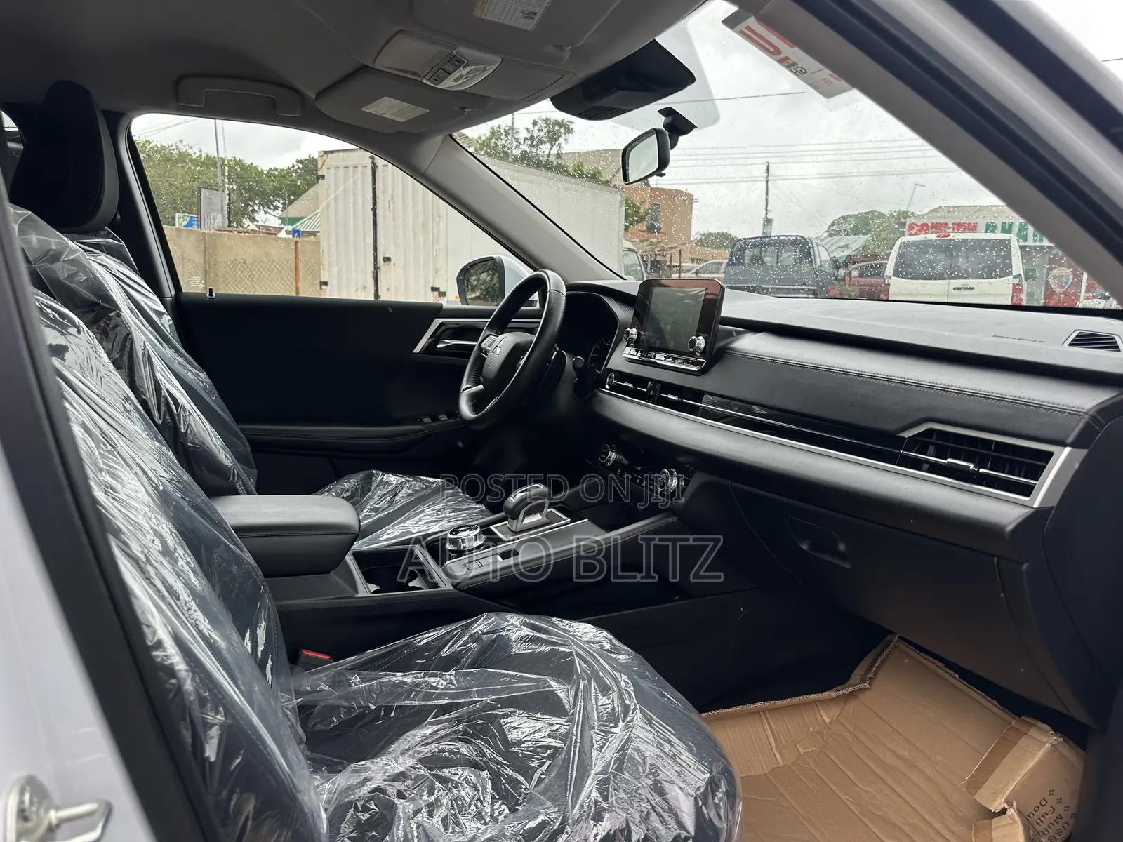 Mitsubishi Outlander 2022 White