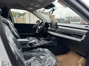 Mitsubishi Outlander 2022 White