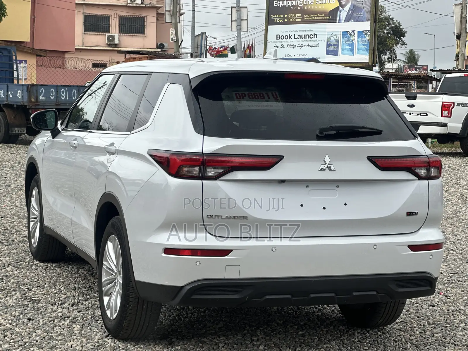 Mitsubishi Outlander 2022 White