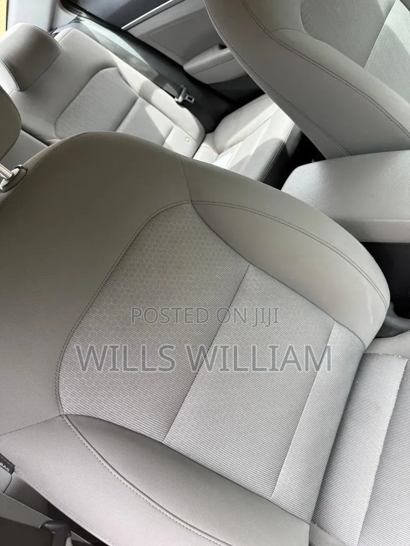 Hyundai Elantra SE Sedan FWD (2.0L 4cyl 6M) 2017