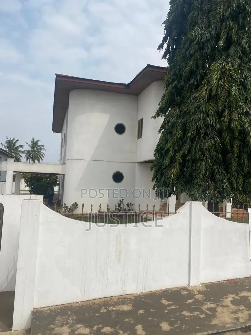 5bdrm House in Cfc Estate Achimota, The Mall for sale