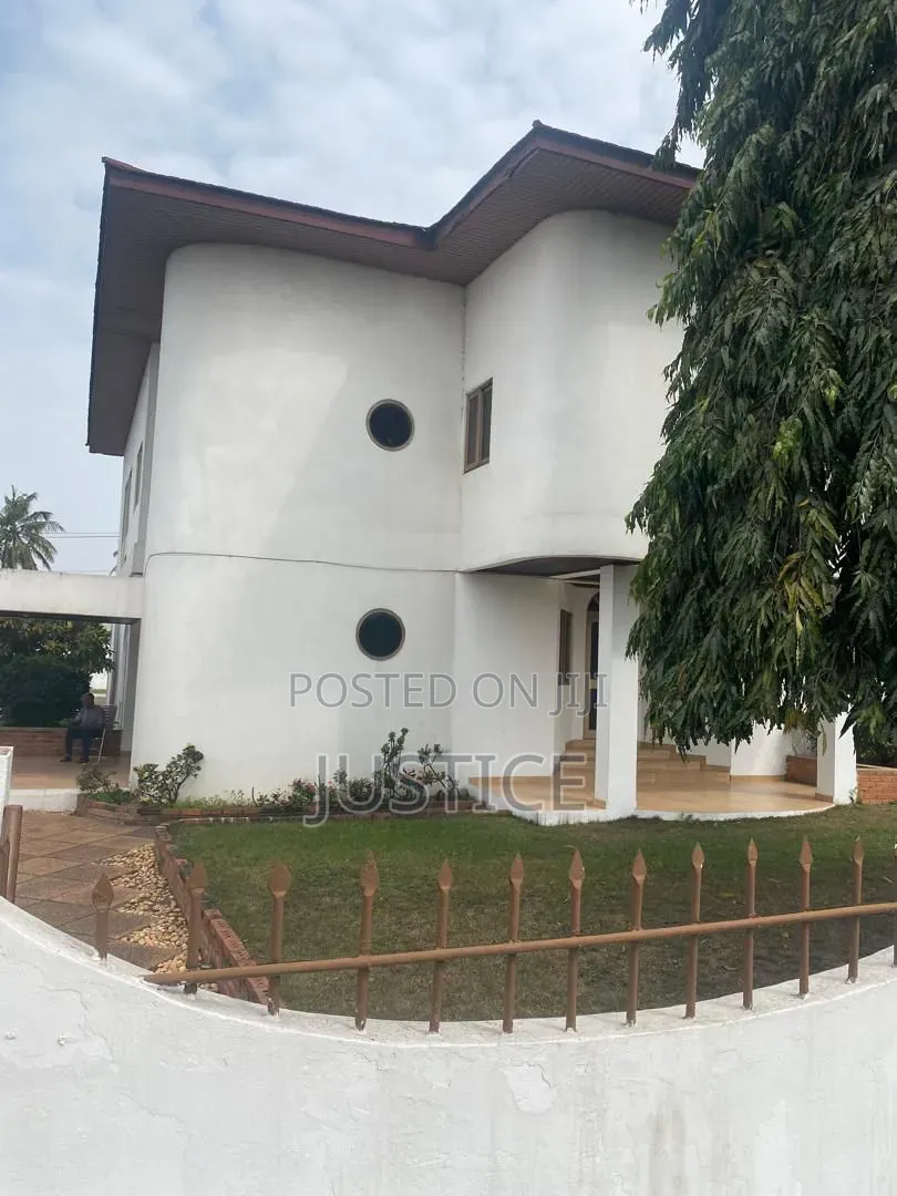 5bdrm House in Cfc Estate Achimota, The Mall for sale