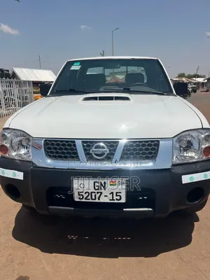 Nissan Hardbody 2015 White