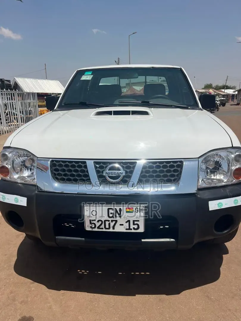 Nissan Hardbody 2015 White