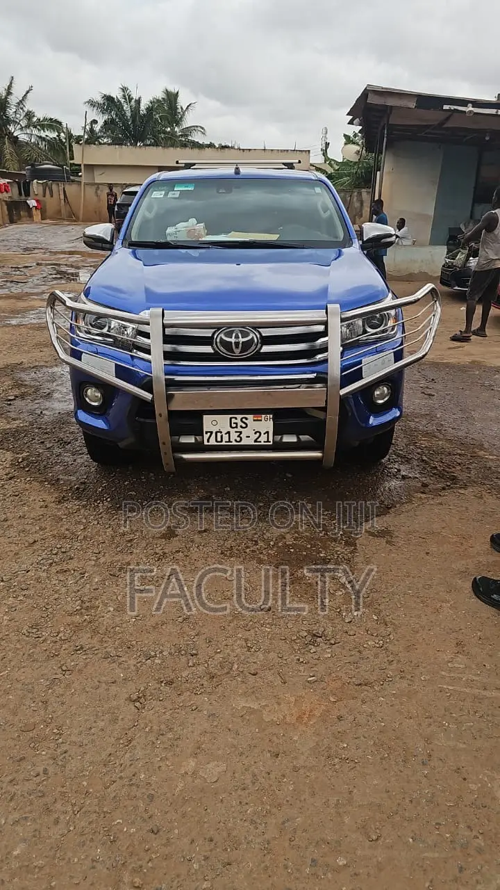 Toyota Hilux SR 4x4 2018 Blue