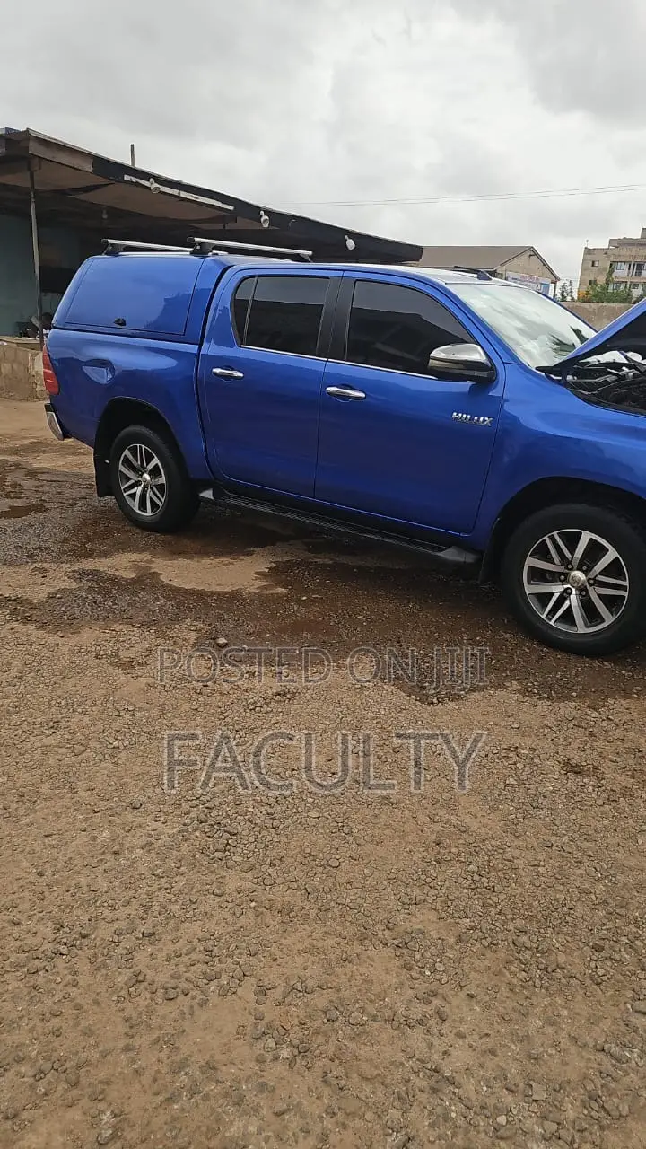Toyota Hilux SR 4x4 2018 Blue