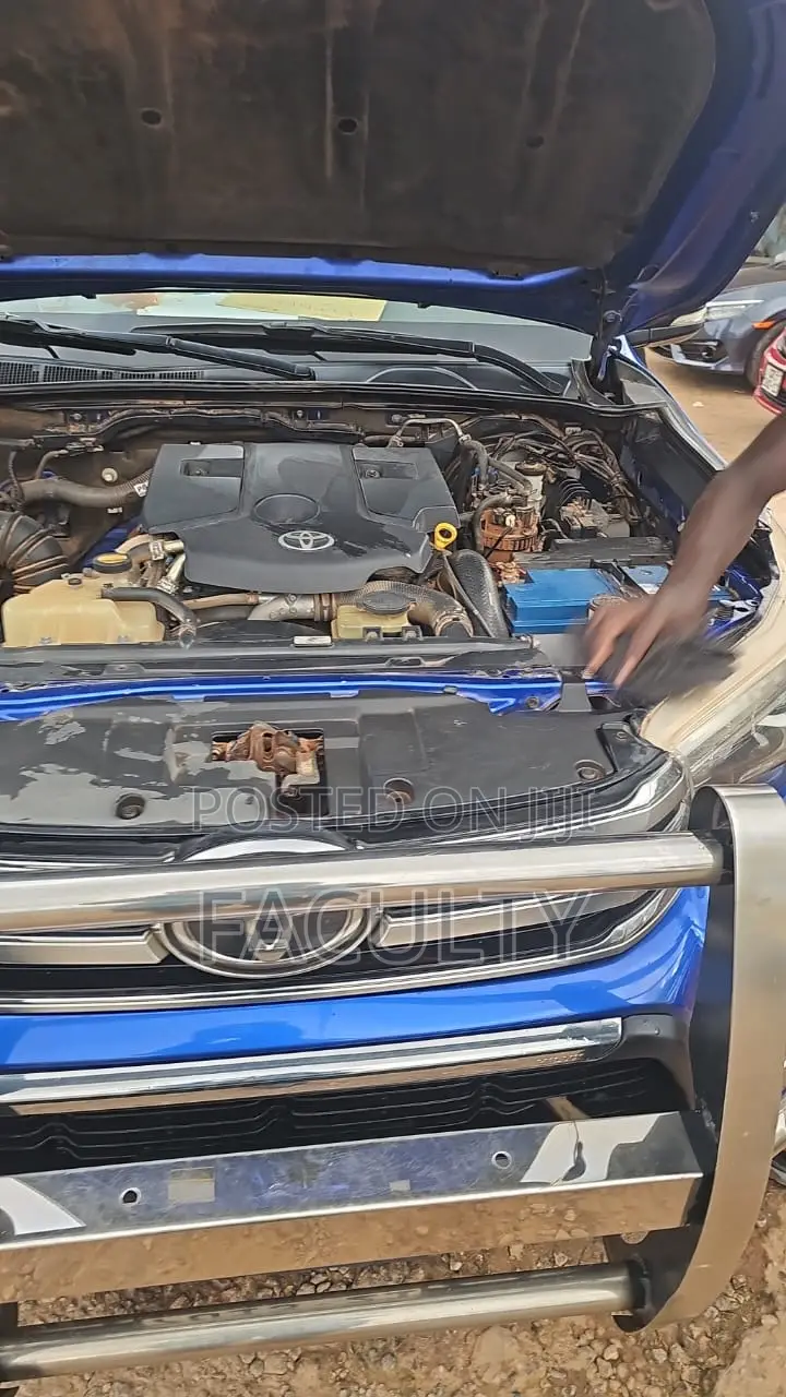 Toyota Hilux SR 4x4 2018 Blue