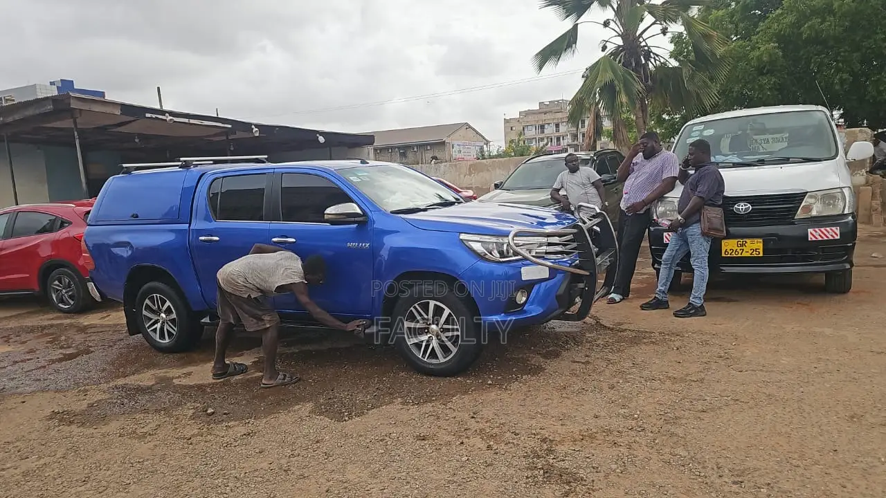 Toyota Hilux SR 4x4 2018 Blue