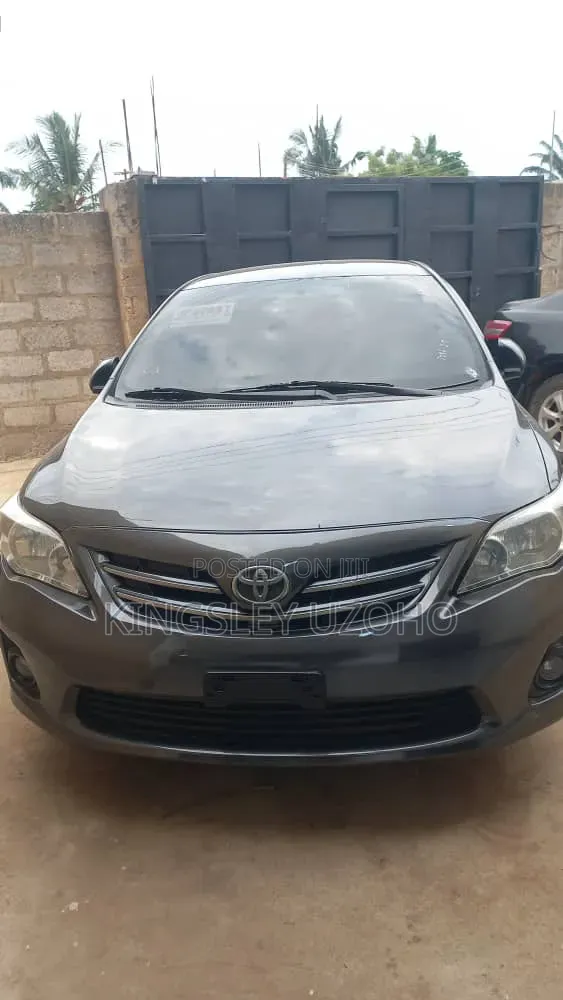 Toyota Corolla LE 4dr Sedan (1.8L 4cyl 4A) 2012 Gray