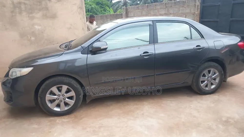 Toyota Corolla LE 4dr Sedan (1.8L 4cyl 4A) 2012 Gray