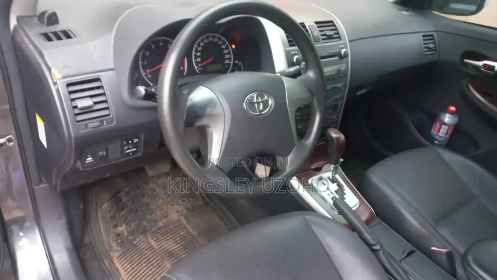 Toyota Corolla LE 4dr Sedan (1.8L 4cyl 4A) 2012 Gray
