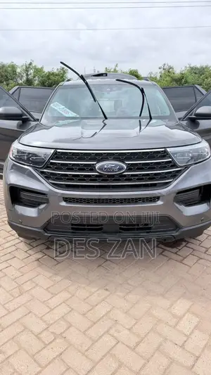 Ford Explorer XLT 4x4 2020 Gray