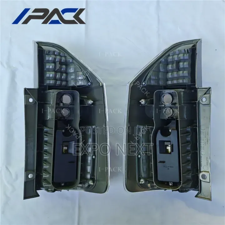 Toyota Noah Voxy 2007-2008 Tail Light