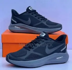 Nike Running Guide 10 Trainer Running Sneakers