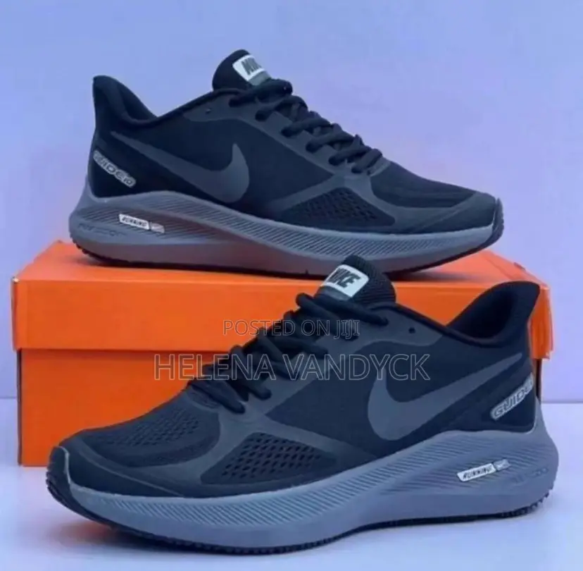 Nike Running Guide 10 Trainer Running Sneakers